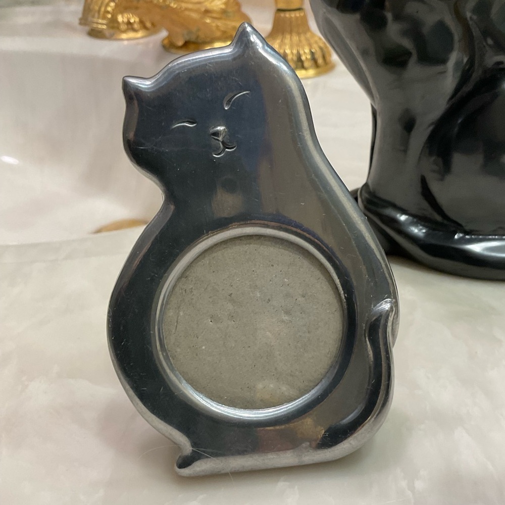 Cat Decor Lot of 4 items, 2 silver and 1 glass photo frames, one black statue - Picture 2 of 11